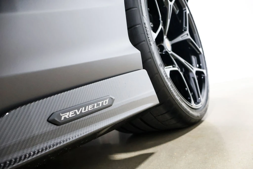 2025 Lamborghini Revuelto - Image 5 of 21