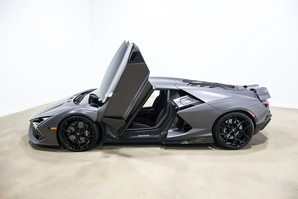 2025 Lamborghini Revuelto - Image 17 of 21