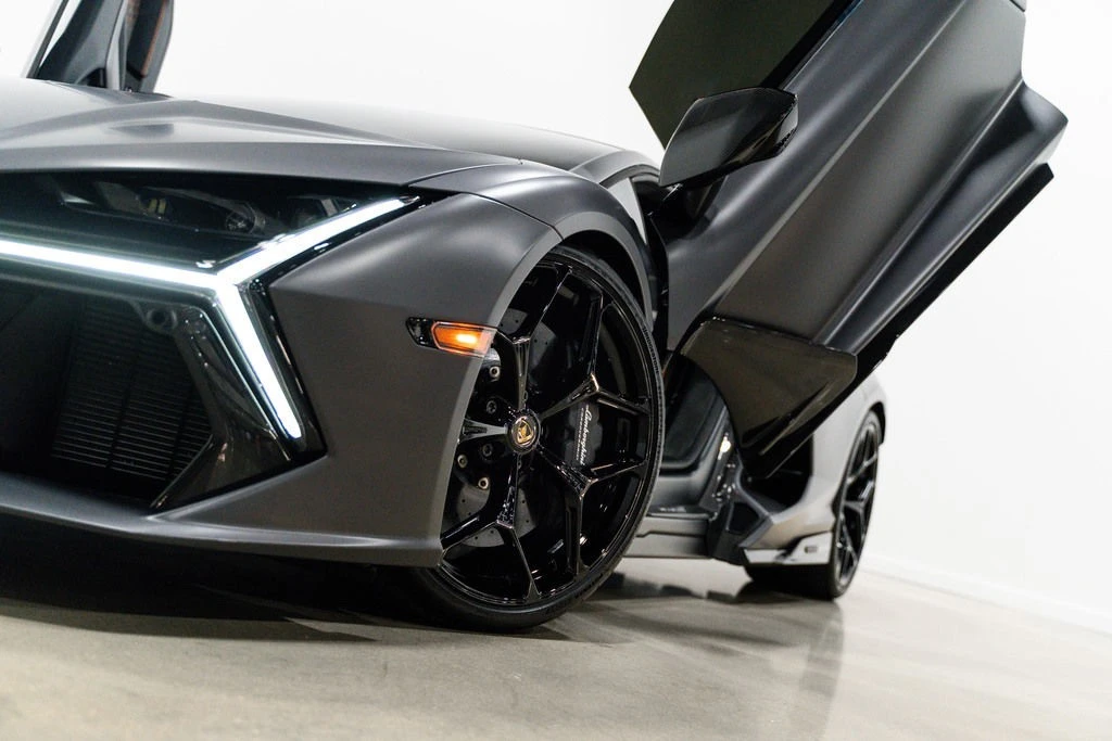 2025 Lamborghini Revuelto - Image 4 of 21