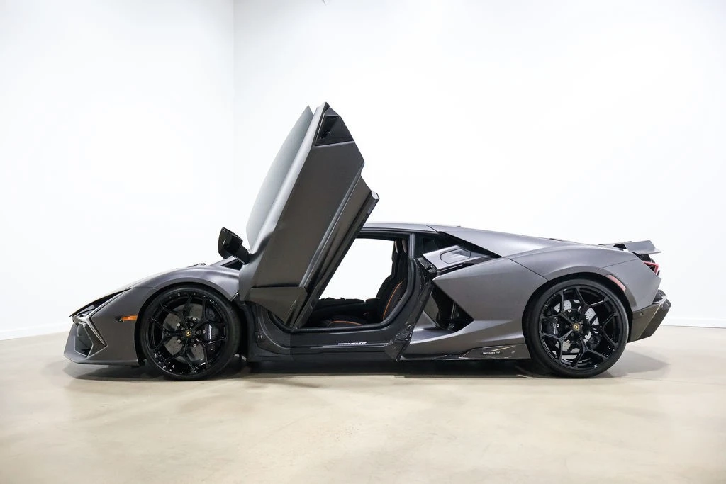 2025 Lamborghini Revuelto - Image 15 of 21