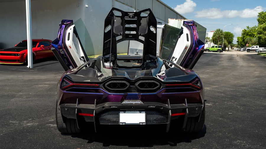 2025 Lamborghini Revuelto - Image 13 of 23