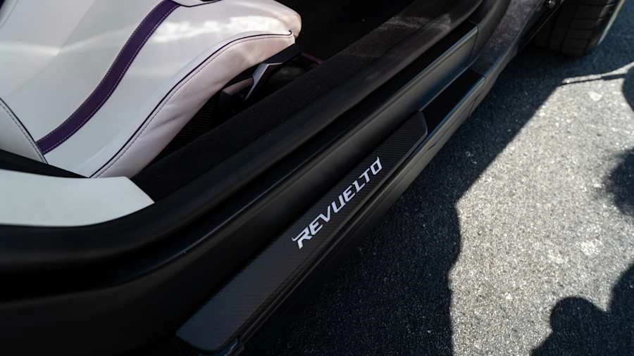 2025 Lamborghini Revuelto - Image 21 of 23