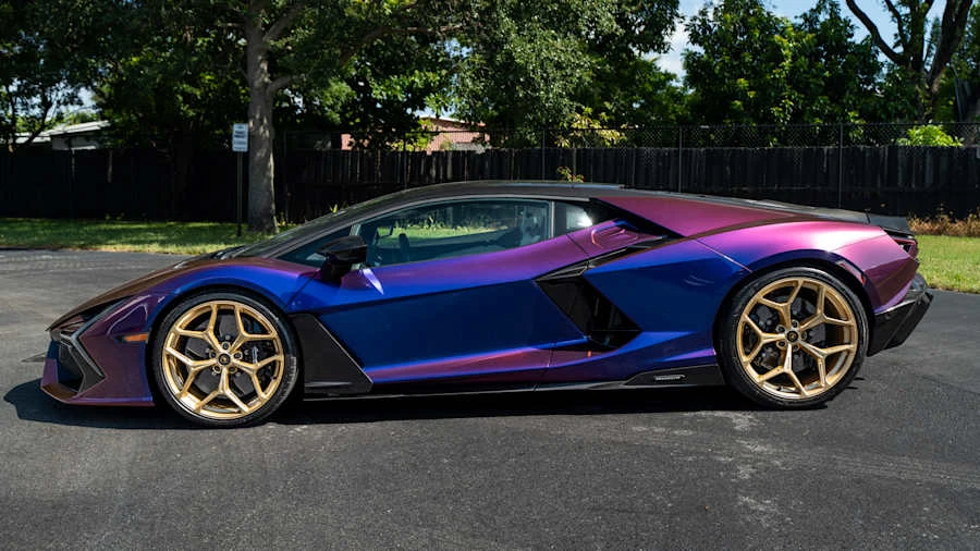 2025 Lamborghini Revuelto - Image 10 of 23