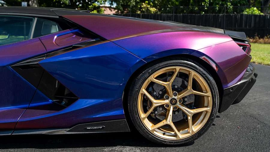 2025 Lamborghini Revuelto - Image 11 of 23
