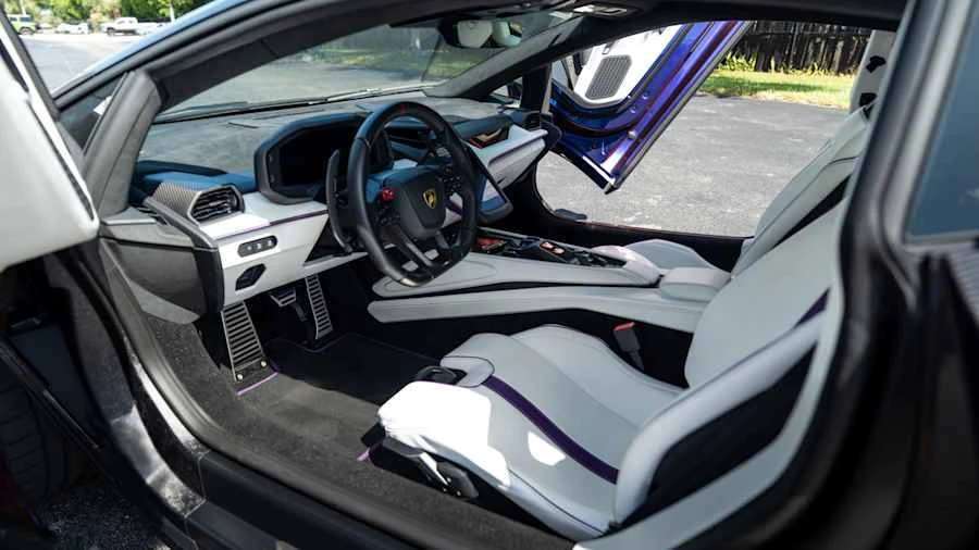 2025 Lamborghini Revuelto - Image 14 of 23