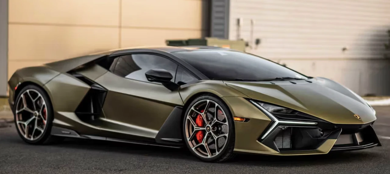 2025 Lamborghini Revuelto - Image 18 of 31