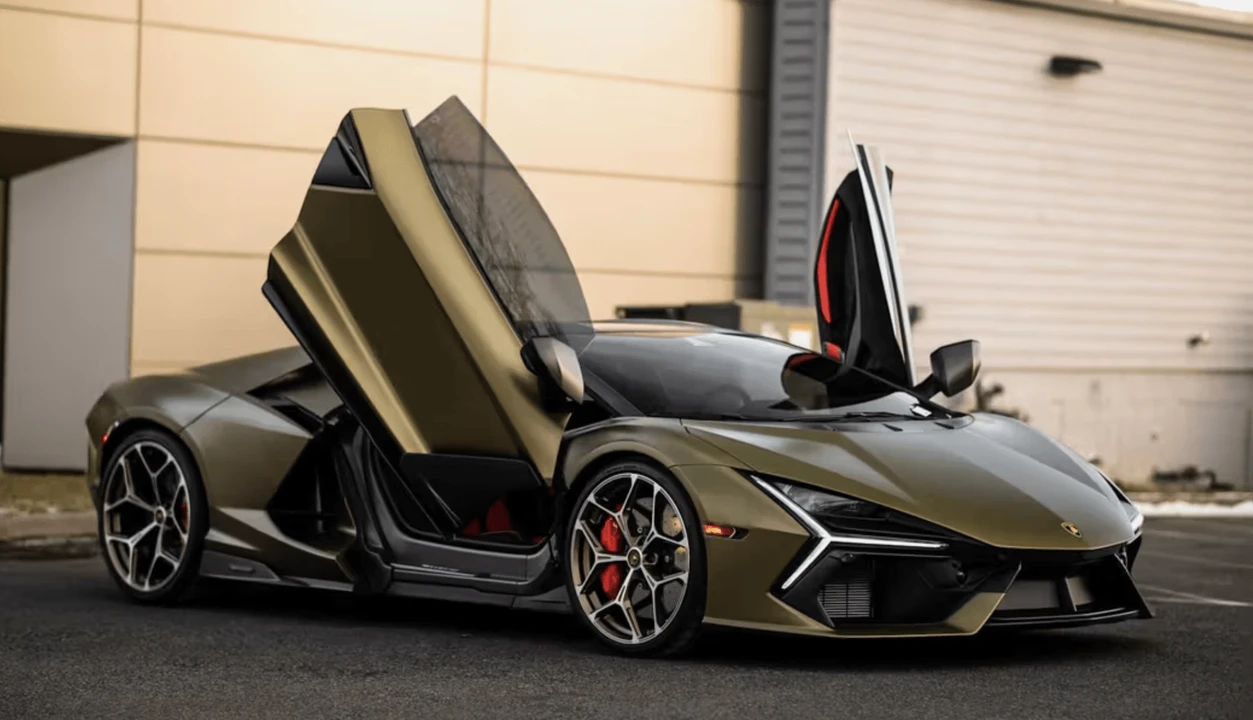 2025 Lamborghini Revuelto - Image 14 of 31