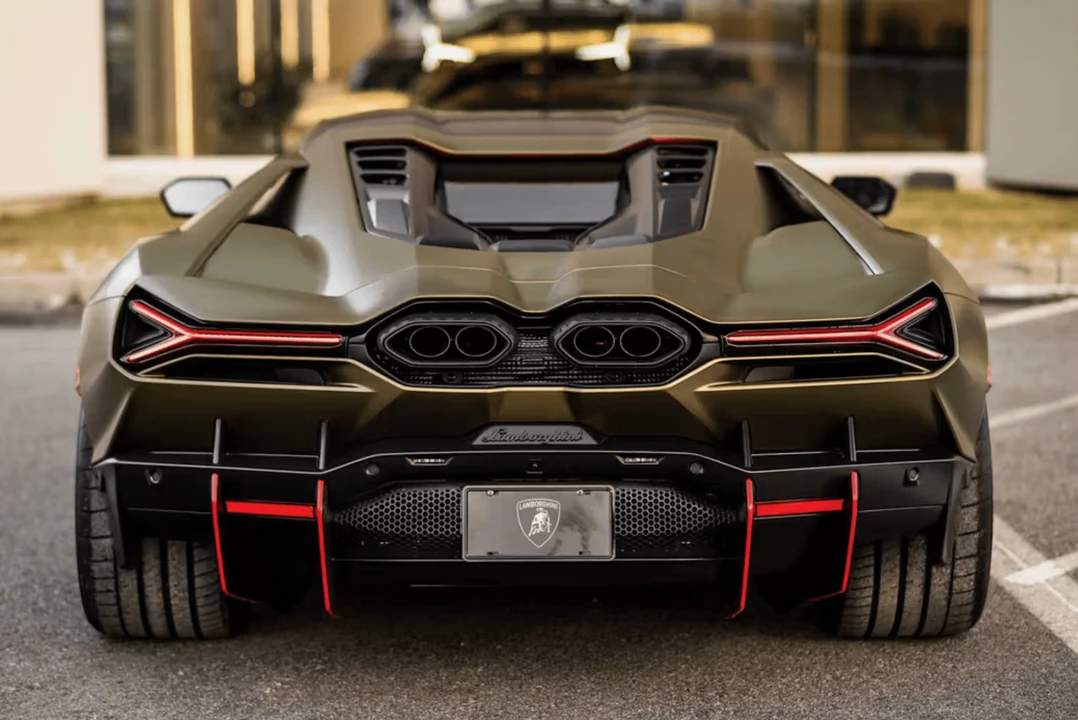 2025 Lamborghini Revuelto - Image 16 of 31