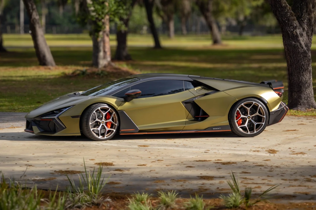 2025 Lamborghini Revuelto - Image 5 of 31