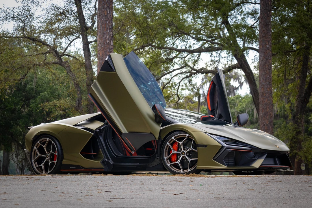 2025 Lamborghini Revuelto - Image 13 of 31