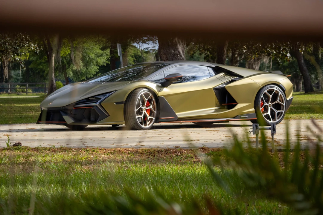 2025 Lamborghini Revuelto - Image 4 of 31