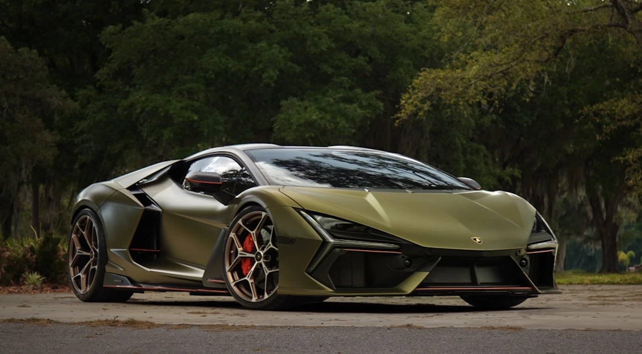 2025 Lamborghini Revuelto - Image 9 of 31
