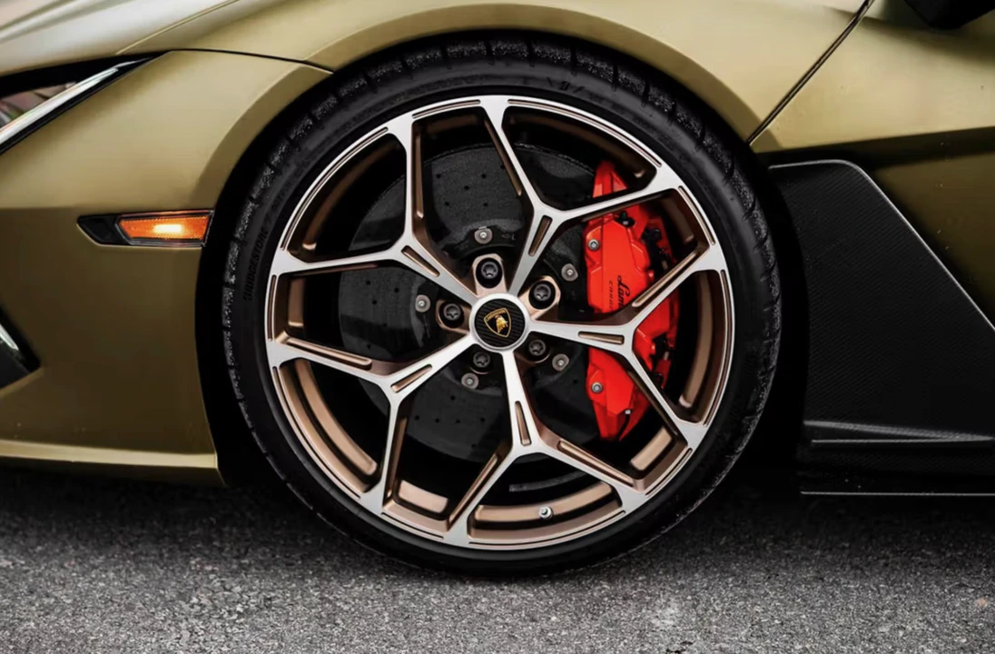 2025 Lamborghini Revuelto - Image 30 of 31