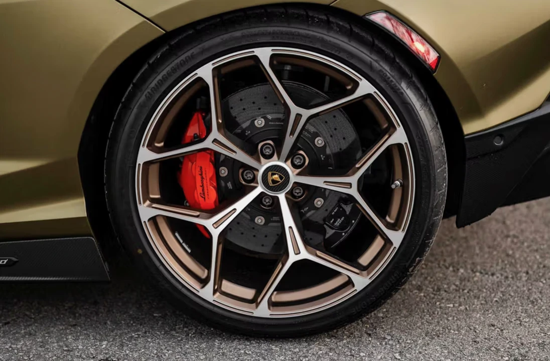 2025 Lamborghini Revuelto - Image 31 of 31