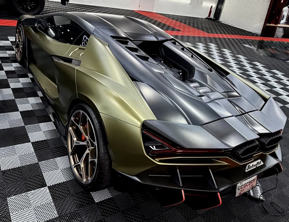 2025 Lamborghini Revuelto - Image 19 of 31
