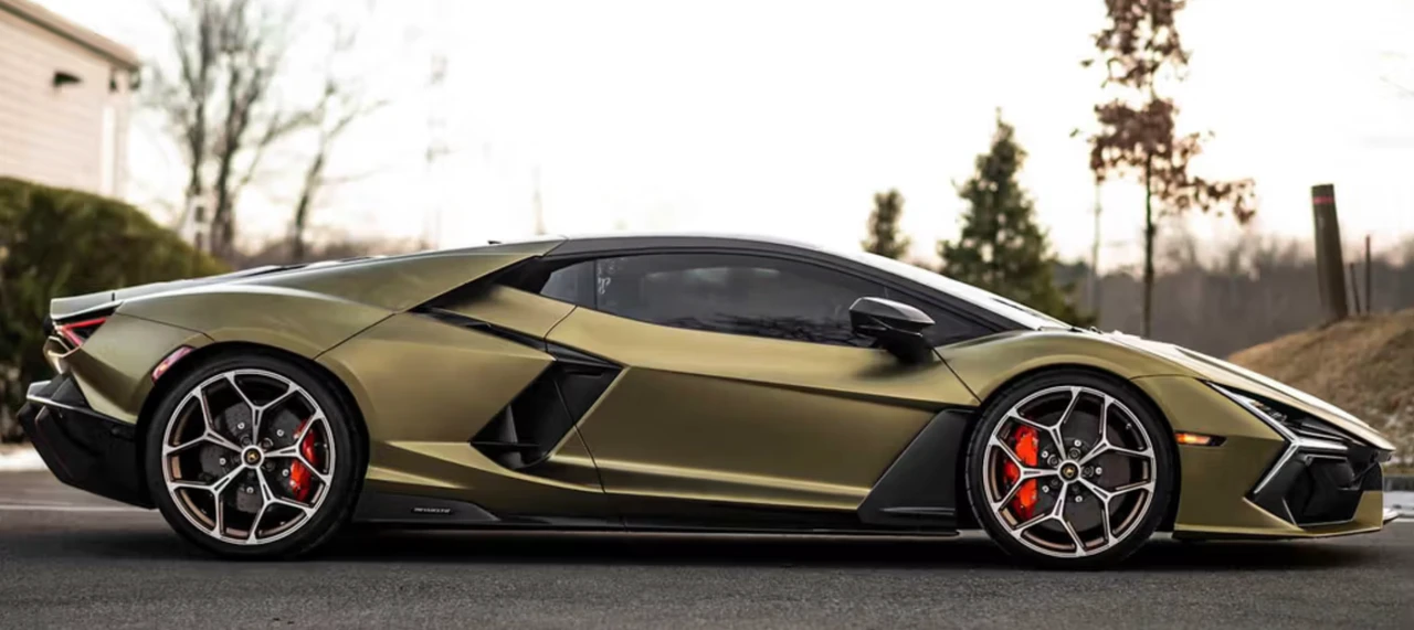 2025 Lamborghini Revuelto - Image 17 of 31