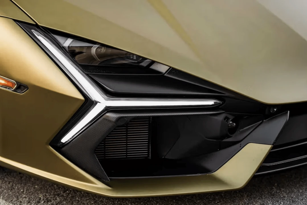 2025 Lamborghini Revuelto - Image 26 of 31