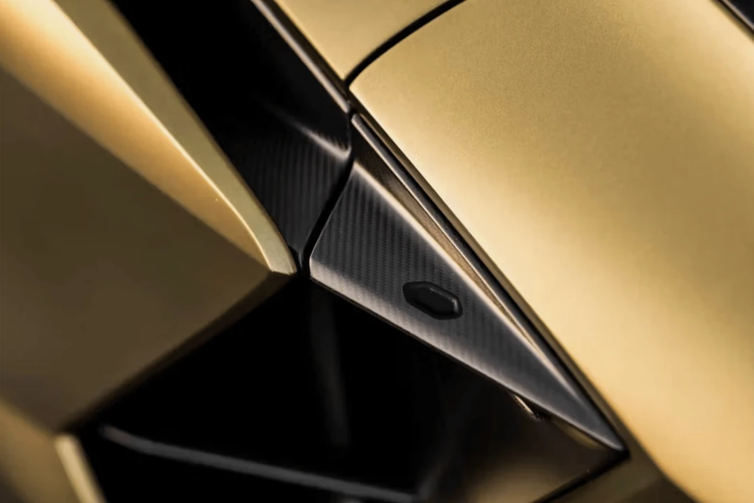 2025 Lamborghini Revuelto - Image 28 of 31