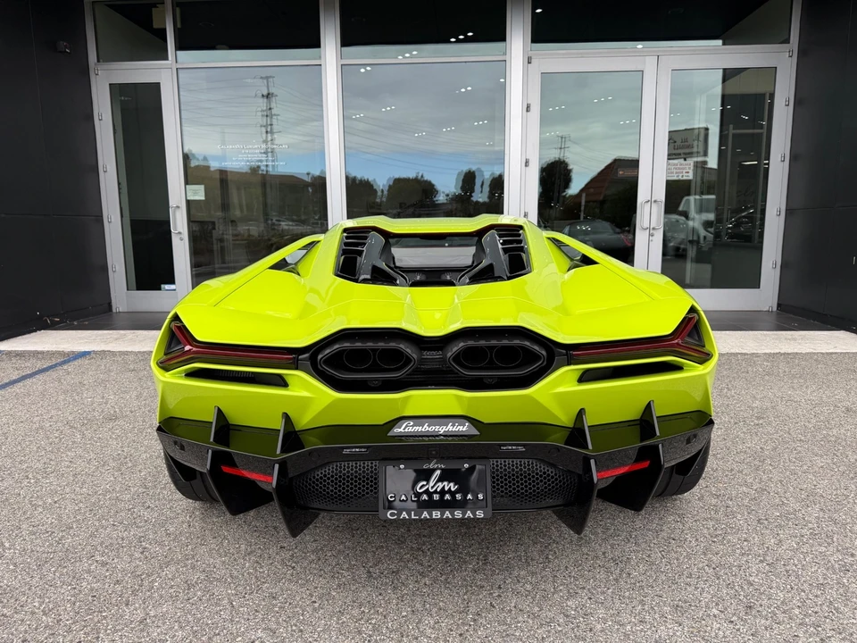2025 Lamborghini Revuelto - Image 15 of 31