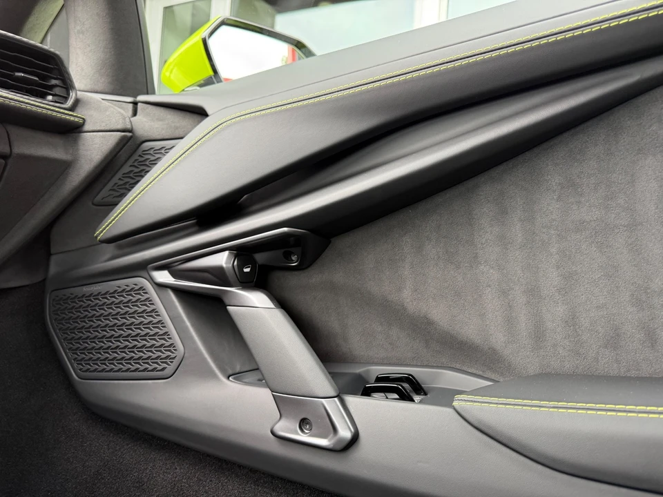 2025 Lamborghini Revuelto - Image 24 of 31