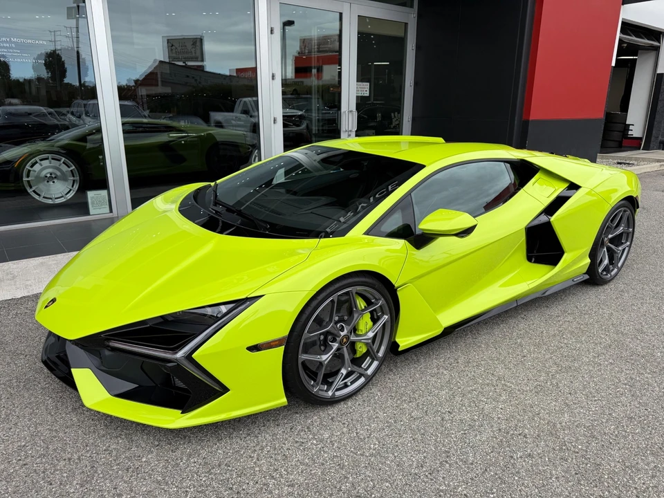2025 Lamborghini Revuelto - Image 9 of 31