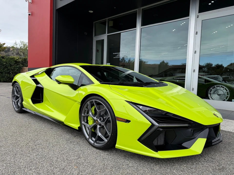 2025 Lamborghini Revuelto - Image 2 of 31