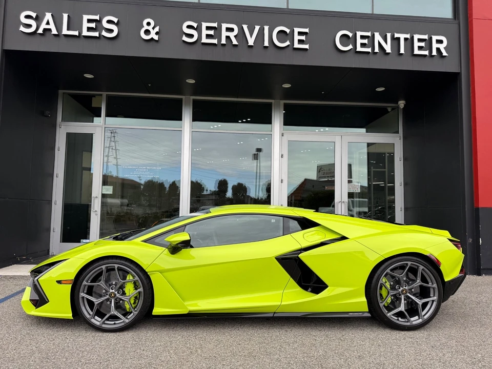 2025 Lamborghini Revuelto - Image 7 of 31