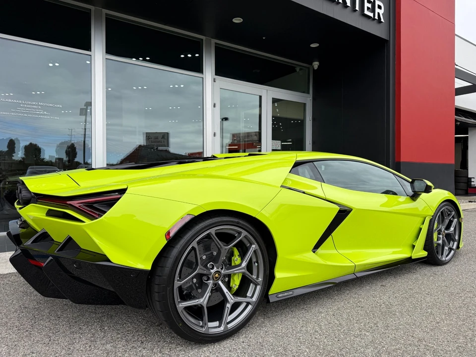2025 Lamborghini Revuelto - Image 4 of 31