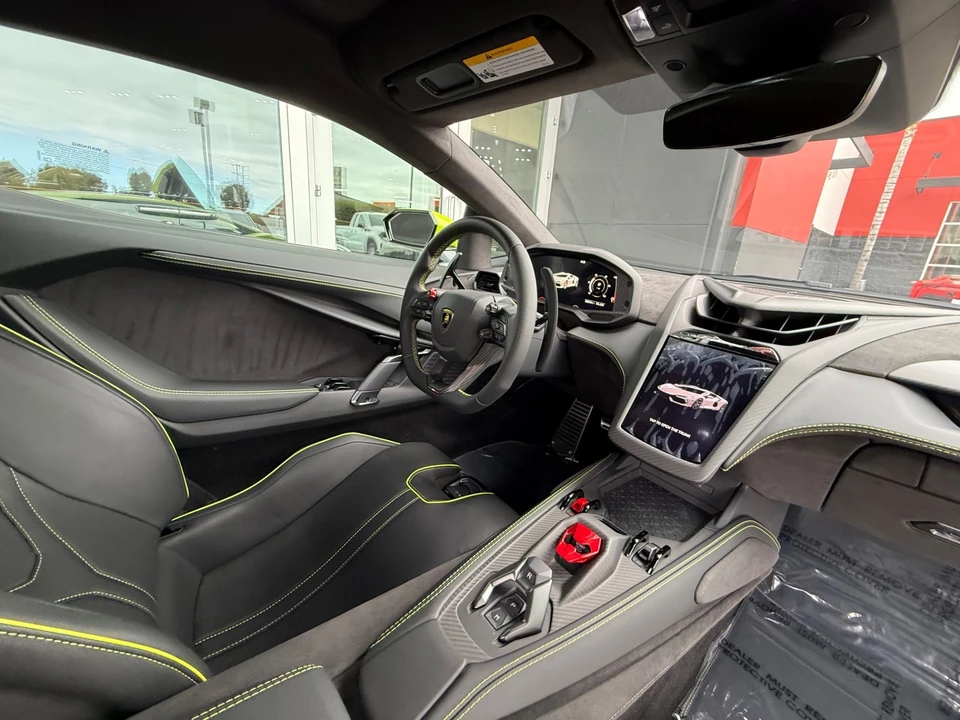 2025 Lamborghini Revuelto - Image 27 of 31