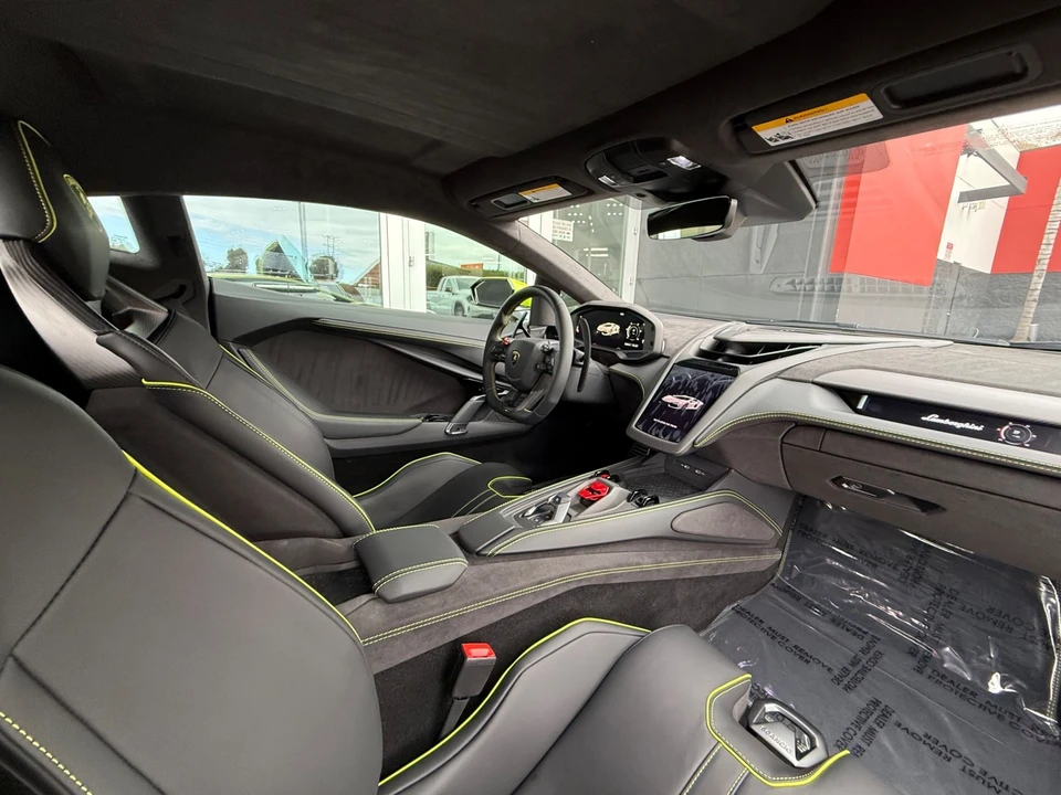 2025 Lamborghini Revuelto - Image 30 of 31