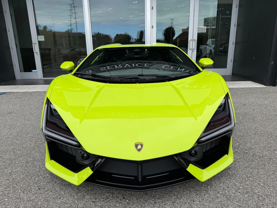 2025 Lamborghini Revuelto - Image 12 of 31