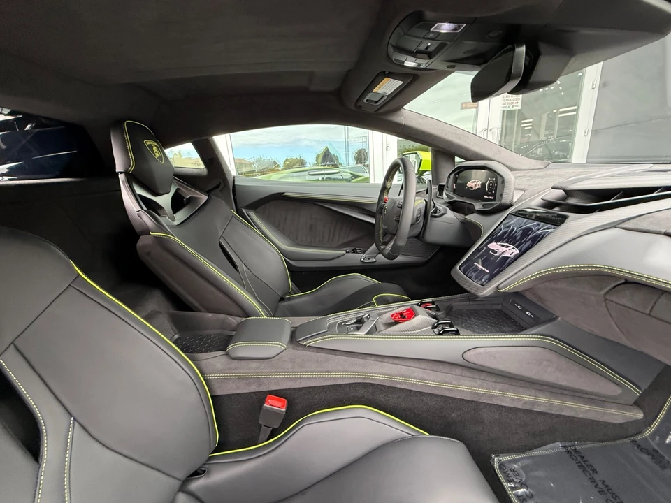 2025 Lamborghini Revuelto - Image 29 of 31