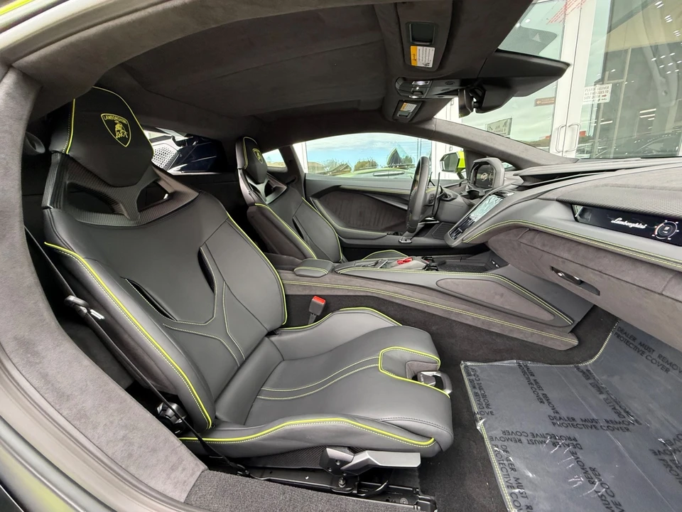 2025 Lamborghini Revuelto - Image 31 of 31