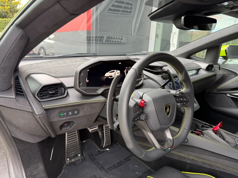 2025 Lamborghini Revuelto - Image 23 of 31