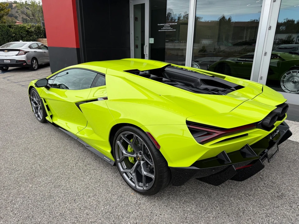 2025 Lamborghini Revuelto - Image 11 of 31