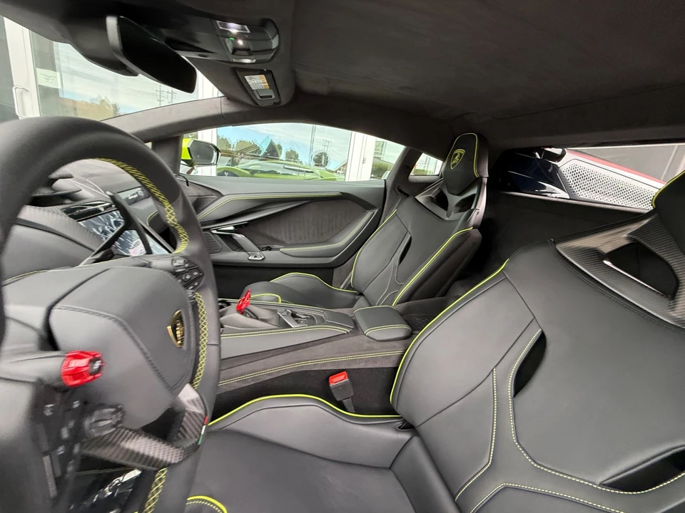 2025 Lamborghini Revuelto - Image 22 of 31