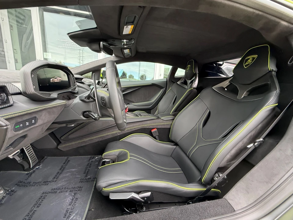2025 Lamborghini Revuelto - Image 18 of 31