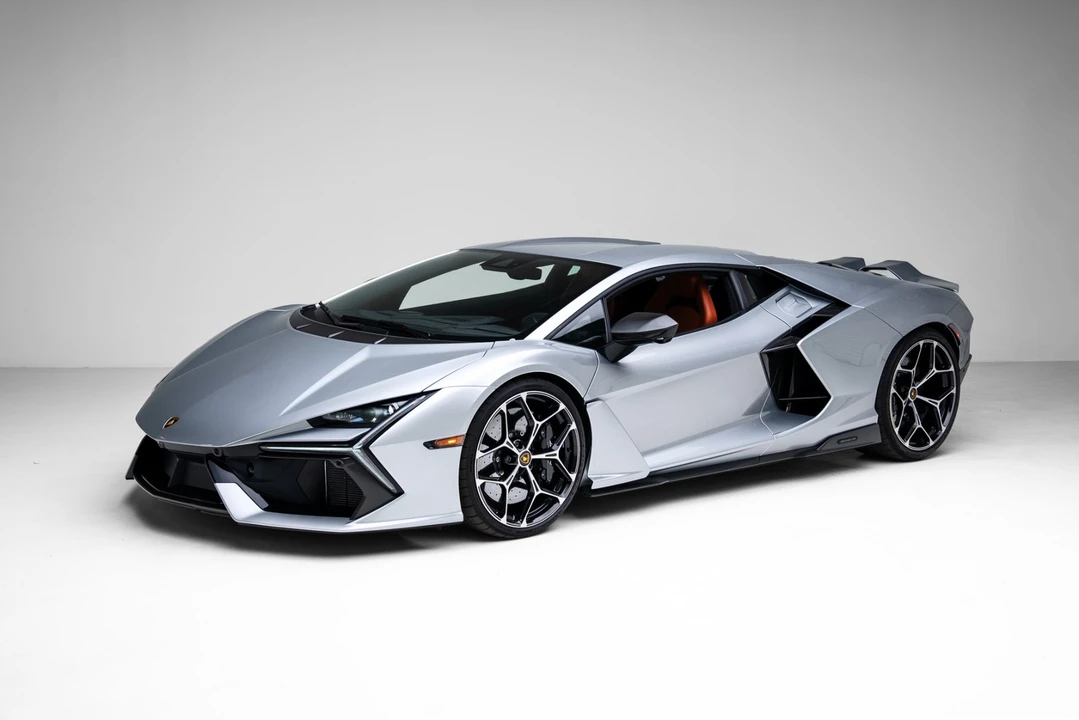 2025 Lamborghini Revuelto - Image 10 of 21