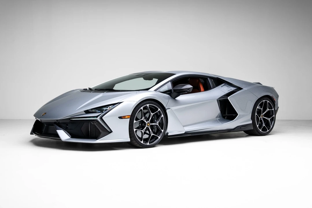 2025 Lamborghini Revuelto - Image 9 of 21