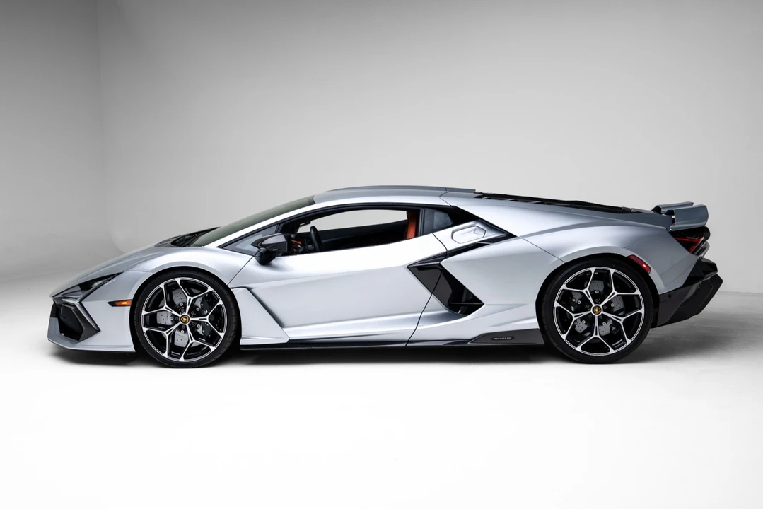 2025 Lamborghini Revuelto - Image 13 of 21
