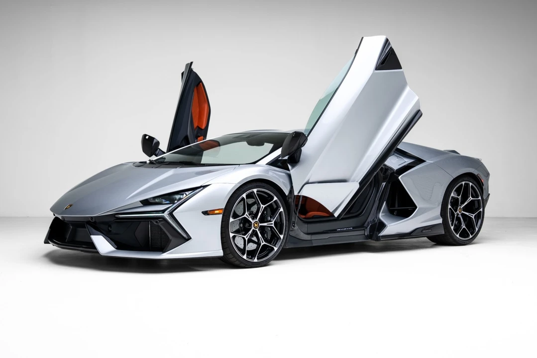 2025 Lamborghini Revuelto - Image 7 of 21