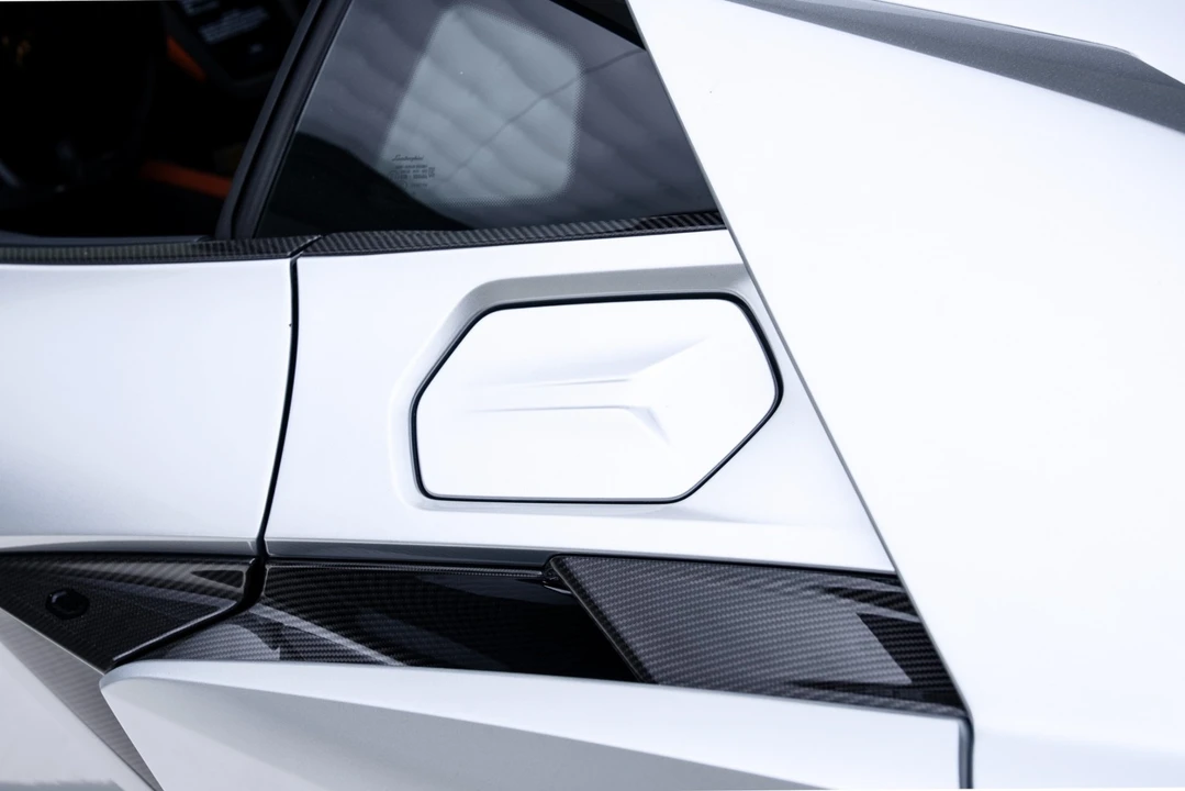 2025 Lamborghini Revuelto - Image 19 of 21