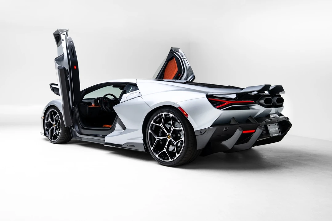 2025 Lamborghini Revuelto - Image 8 of 21
