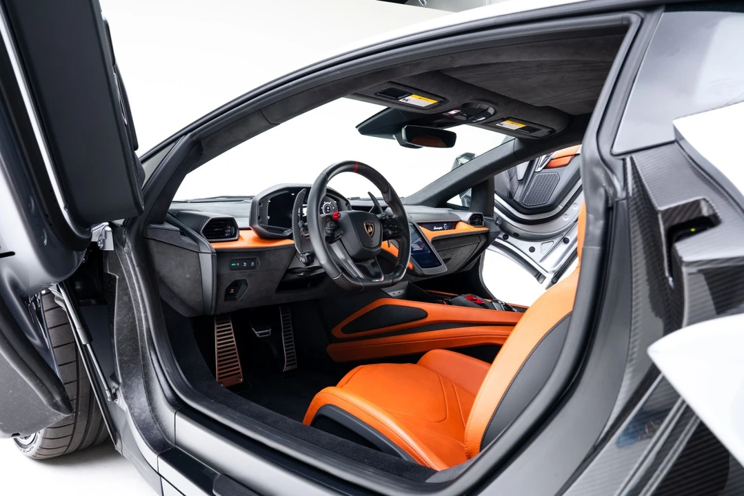 2025 Lamborghini Revuelto - Image 2 of 21