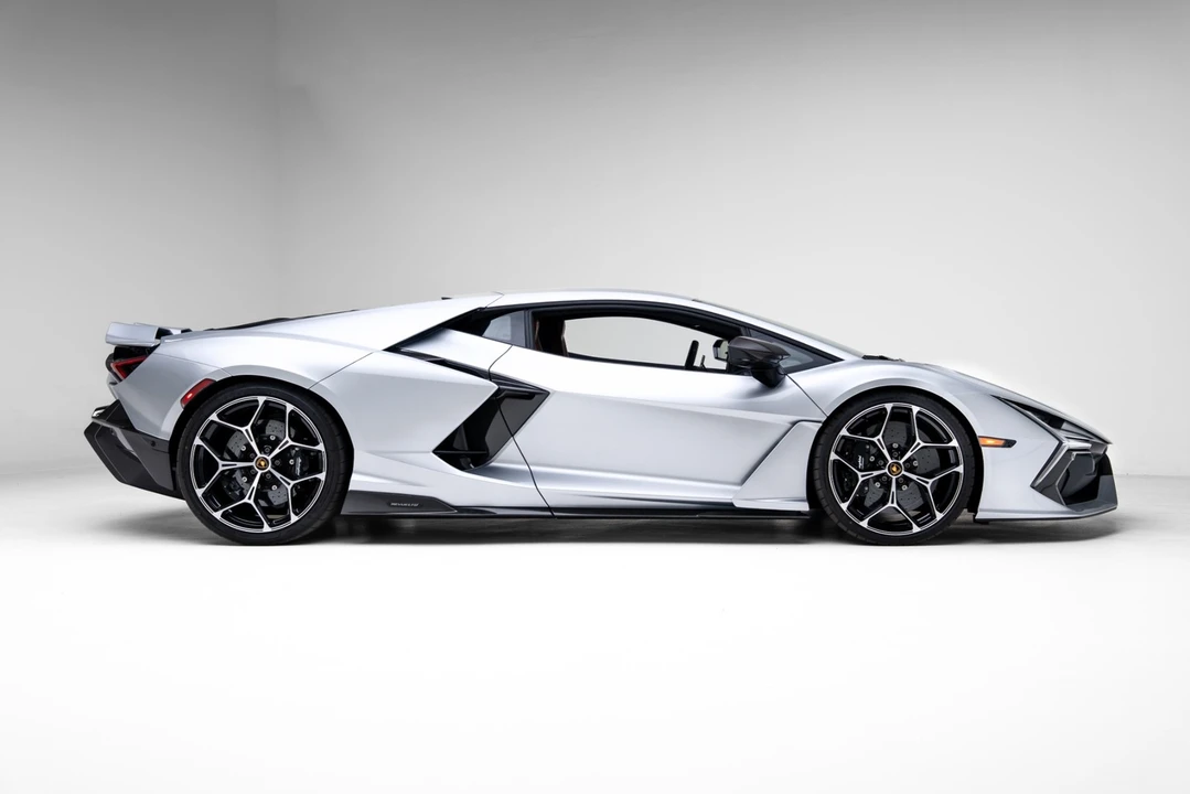 2025 Lamborghini Revuelto - Image 3 of 21