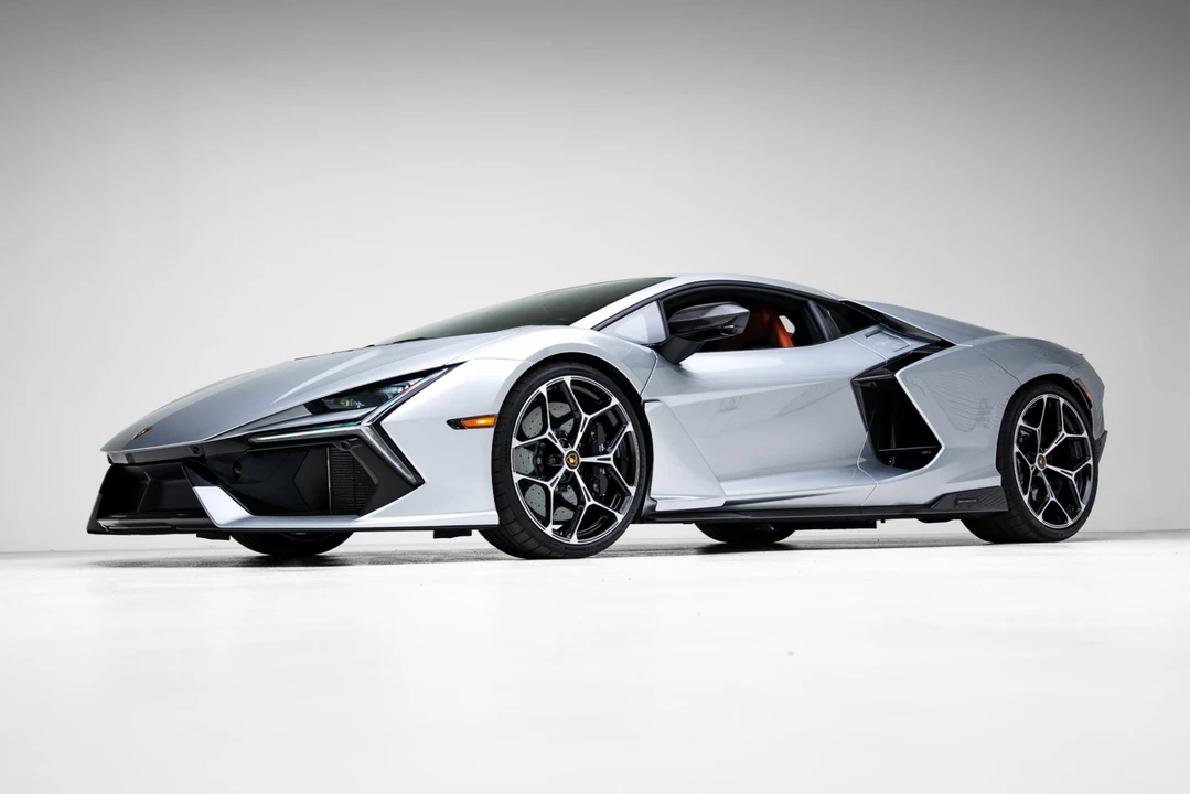 2025 Lamborghini Revuelto - Image 11 of 21
