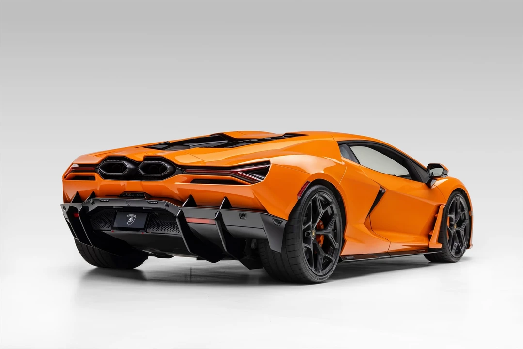 2025 Lamborghini Revuelto - Image 10 of 31