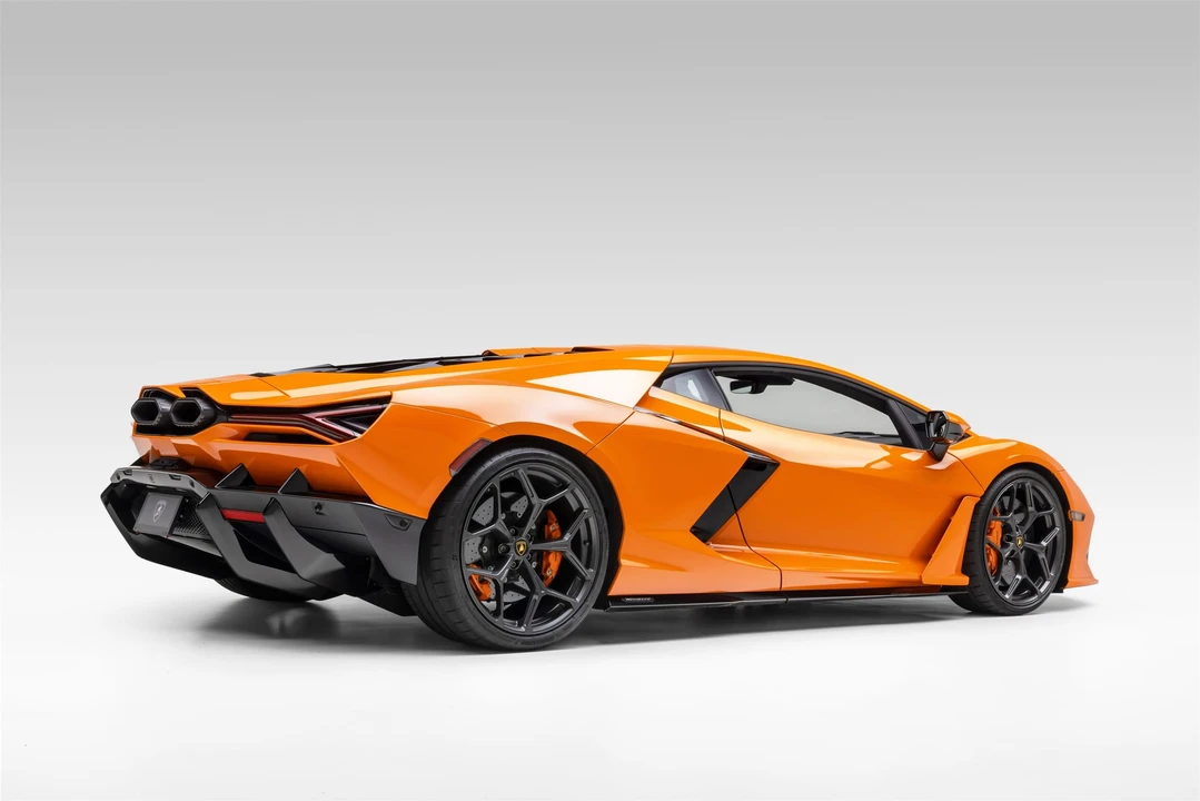 2025 Lamborghini Revuelto - Image 8 of 31