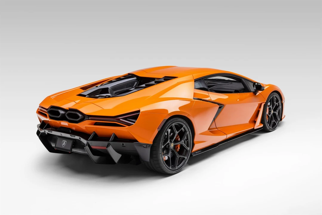2025 Lamborghini Revuelto - Image 9 of 31