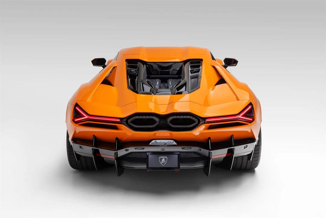 2025 Lamborghini Revuelto - Image 14 of 31